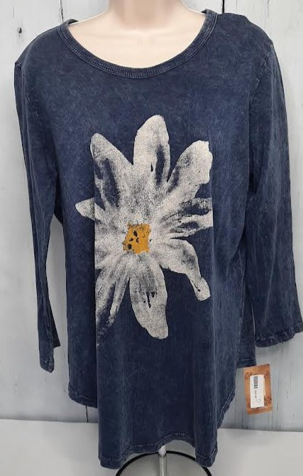 Jess & Jane - Size Small - Women's Blue Top With Daisy 