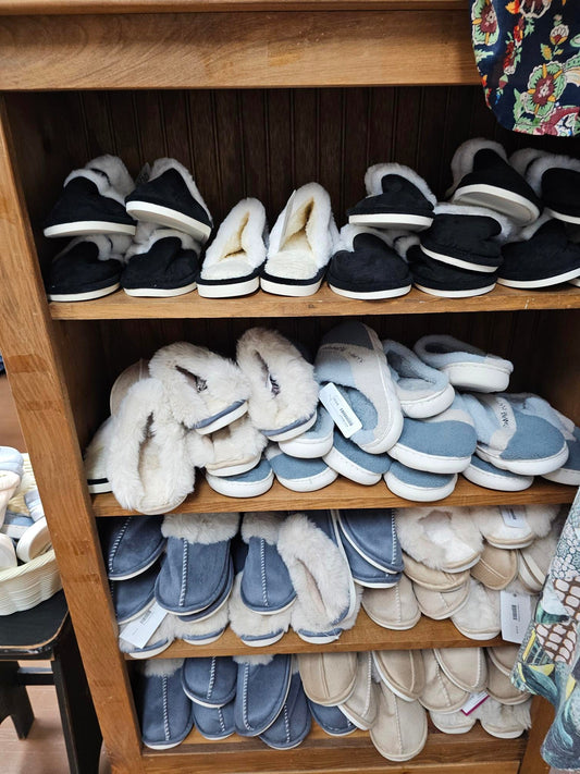 Slippers for men and women