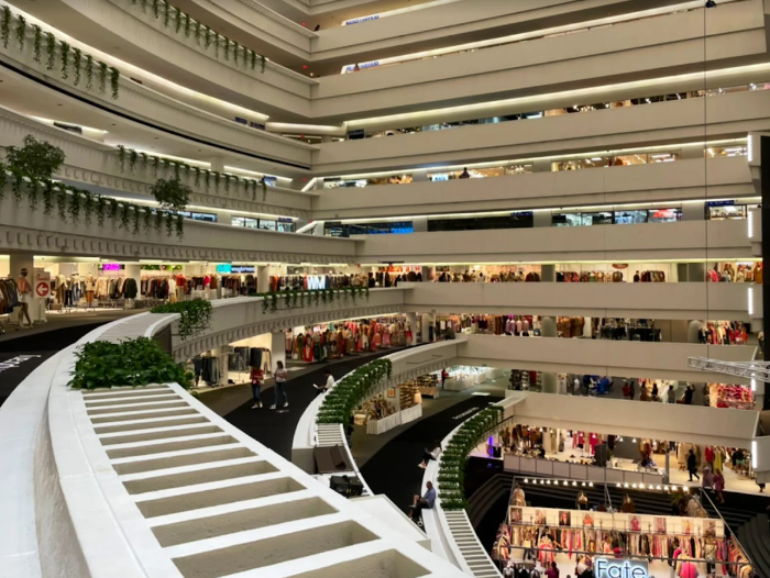 Fresh Finds from the Clothing Mart – New Styles of Clothing and Gift Are On the Way!