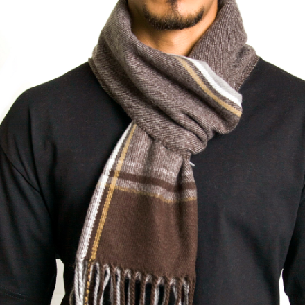 A Gift of Comfort and Style Men’s Cashmere Scarves for the Season
