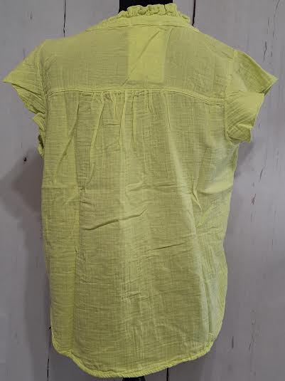 Blouse Pullover Henley 2 Button Lush Pear Ruffle Neck Curved Hem 1/4 Sleeve 41g-L0178