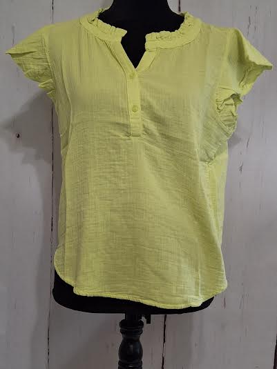 Blouse Pullover Henley 2 Button Lush Pear Ruffle Neck Curved Hem 1/4 Sleeve 41g-L0178