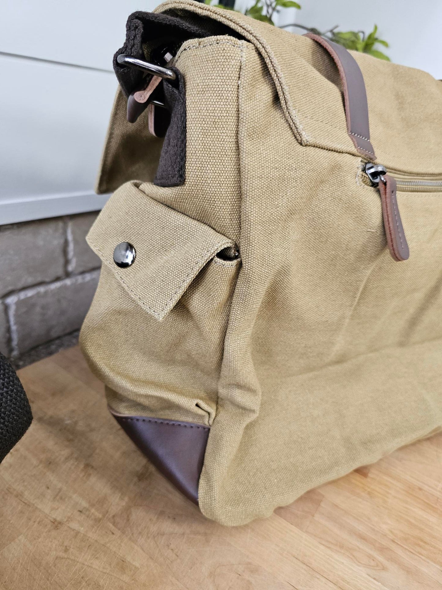 Messenger Bag  4 Colors Canvas / Leather GBMG8168