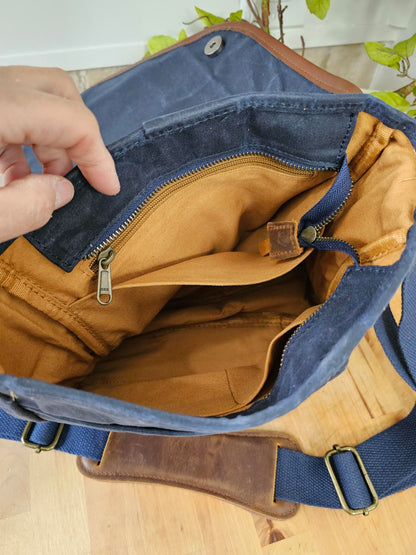 Messenger Bag Small Waxed Canvas / Leather 2 Colors  KJK776
