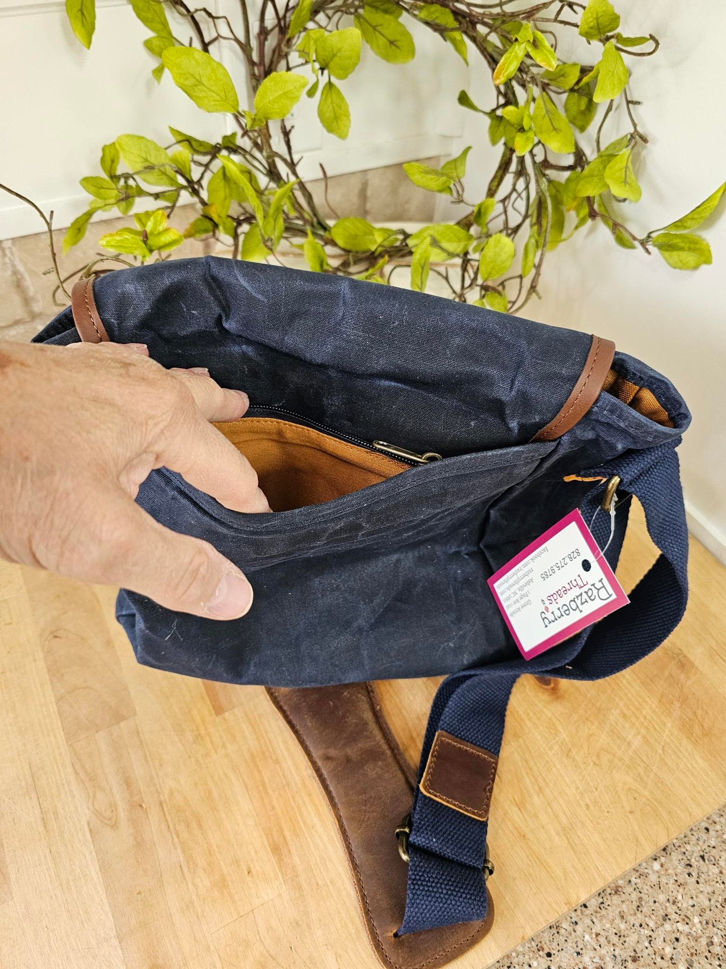 Messenger Bag Small Waxed Canvas / Leather 2 Colors  KJK776