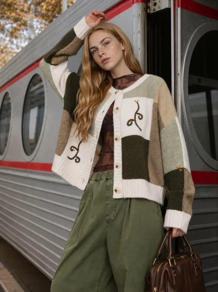 Blu Pepper-Cardigan White/Green Color Blocked Oversize Embroidered Knit Button Front Women's B6FJ1031