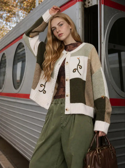Blu Pepper-Cardigan White/Green Color Blocked Oversize Embroidered Knit Button Front Women's B6FJ1031