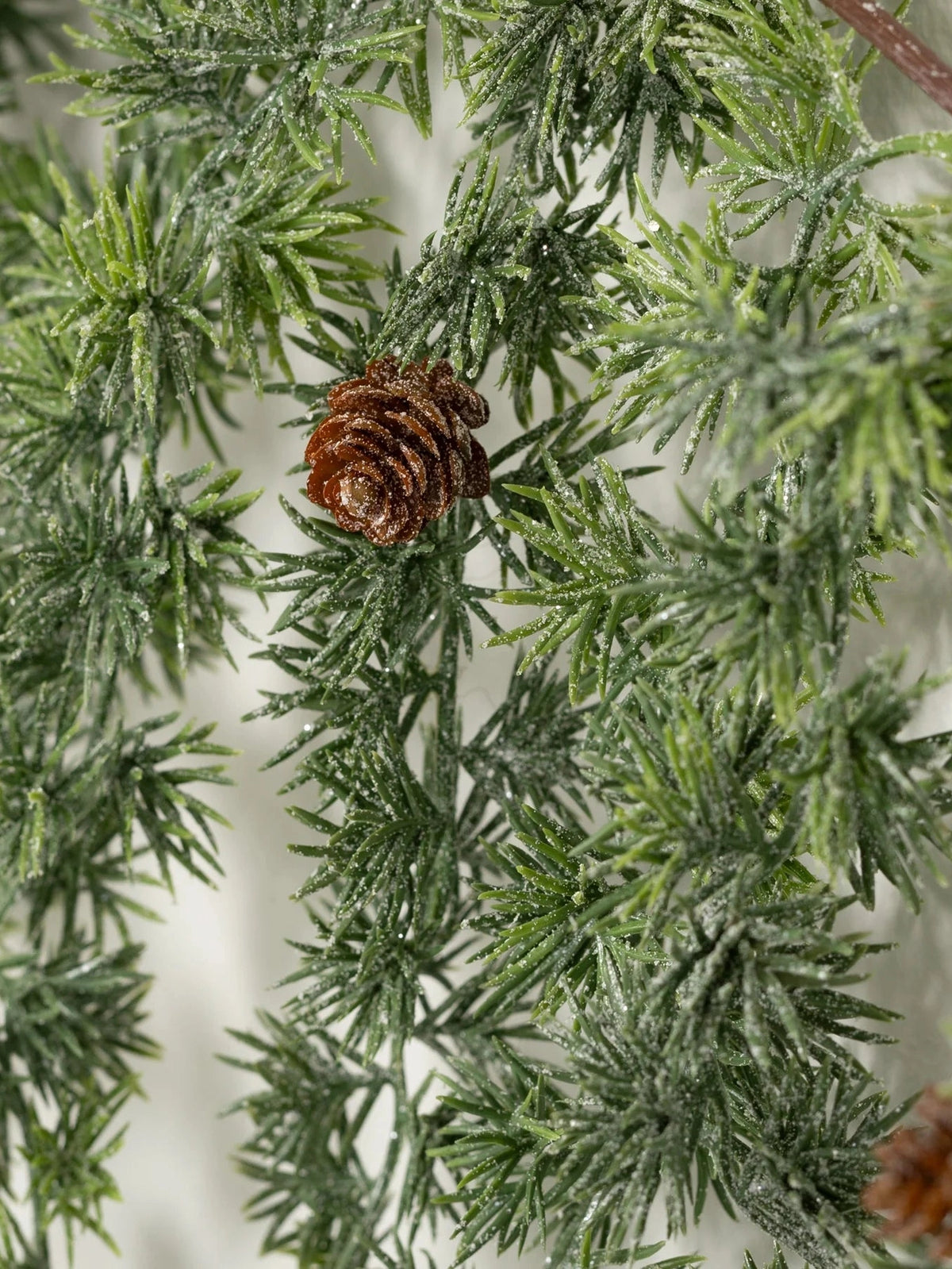 Sullivans- Garland 6' Frosted Pine Christmas Strand Gd1616