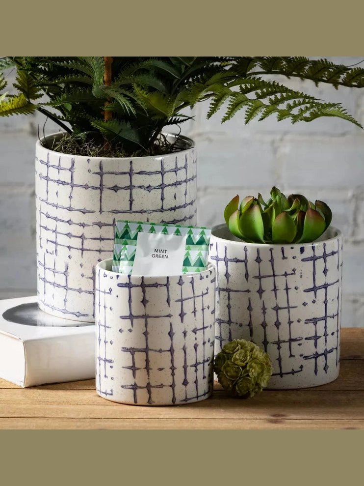 Container  Ceramic 3 sizes White/Blue Hatch Patterened Cm3063