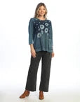 Jess &amp; Jane M94-2178 Blue Friendship Daisy Print Mineral Washed 3/4 Sleeve 1 Pocket Tunic Women's Top