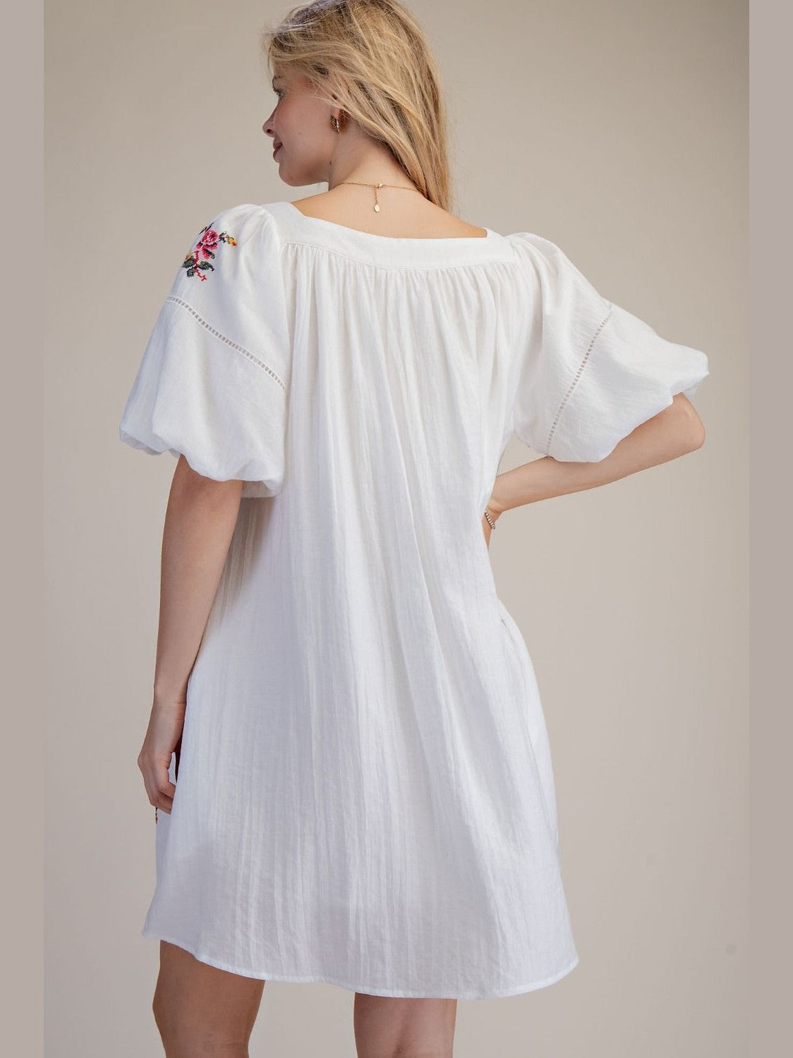 Dress Pullover White Embroidered Floral Bubble Sleeve 2 Pocket Women's ED28548 MEDIUM Dress Pullover White Embroidered Floral Bubble Sleeve 2 Pocket Women's ED28548 MEDIUM
