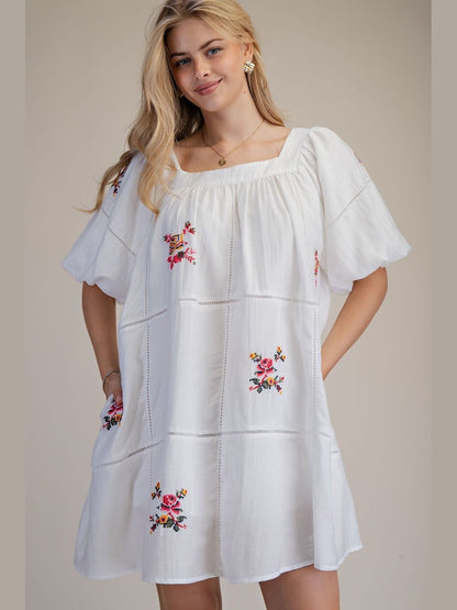 Dress Pullover&nbsp; White Emboidered Floral&nbsp; &nbsp;Bubble Sleeve 2 Pocket&nbsp; &nbsp;Women's&nbsp; ED28548