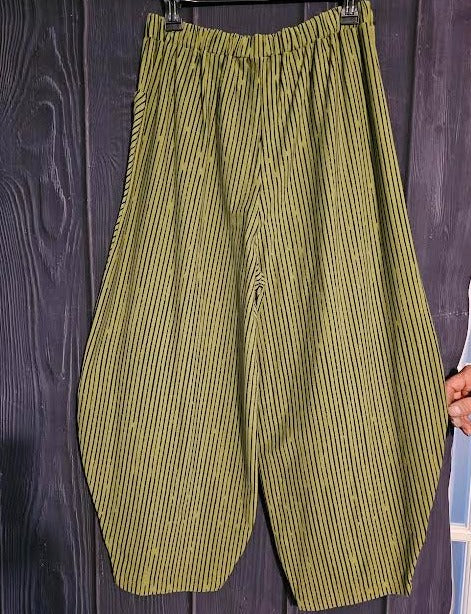 Women's Green and Black Striped Design Leg Pants 