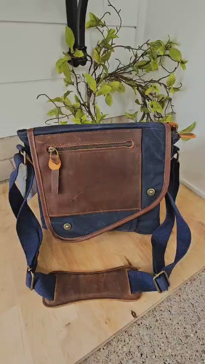 Messenger Bag Small Waxed Canvas / Leather 2 Colors  KJK776