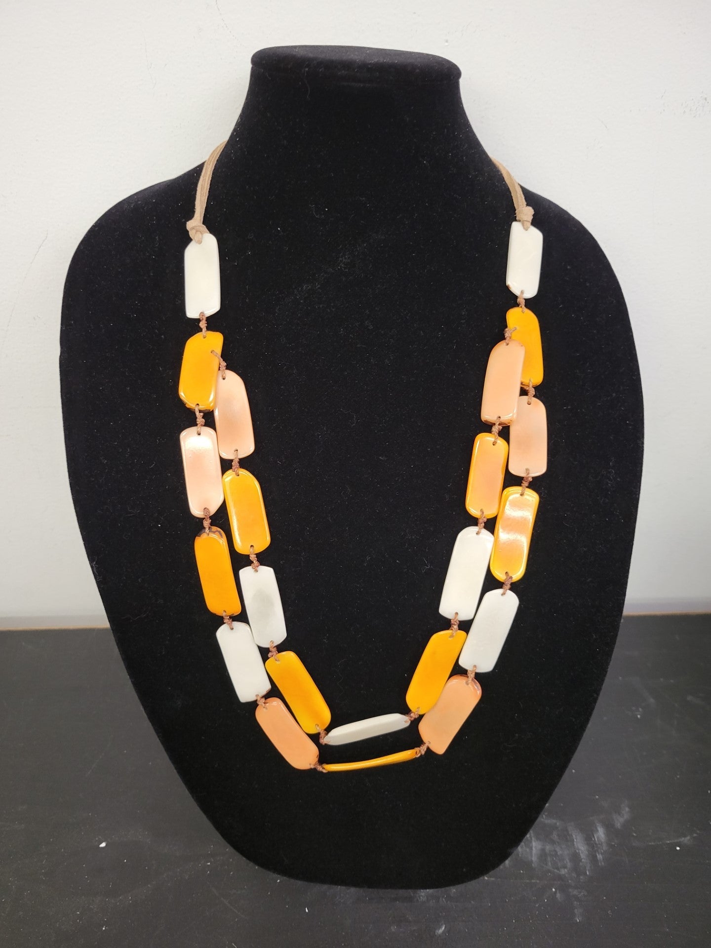 Tague Necklace _ LC406-MS-ME - Peach / Cream 