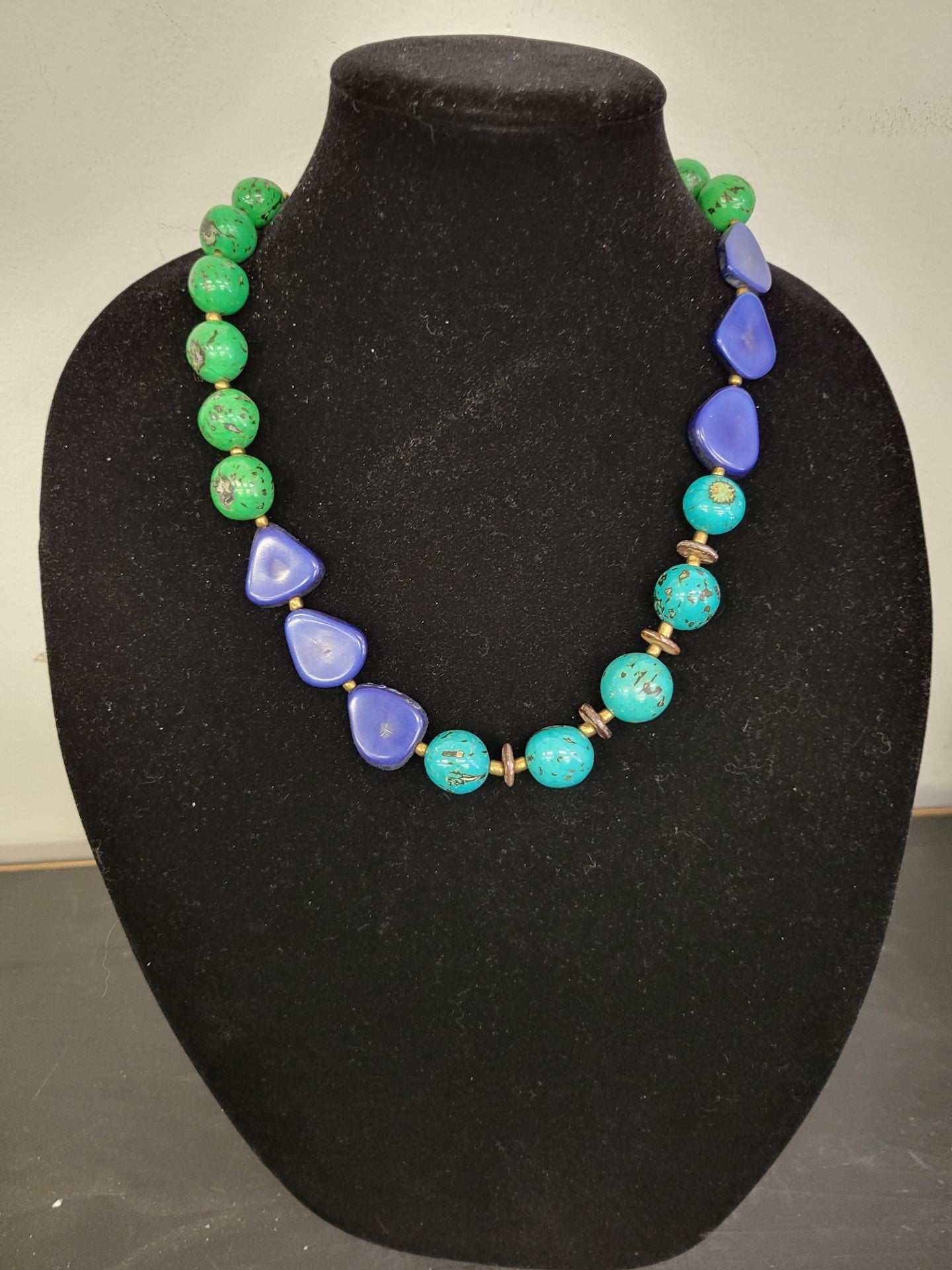 Tague Necklace - SC082-GR-AZ-TQ - Green/ Blue / Turq 