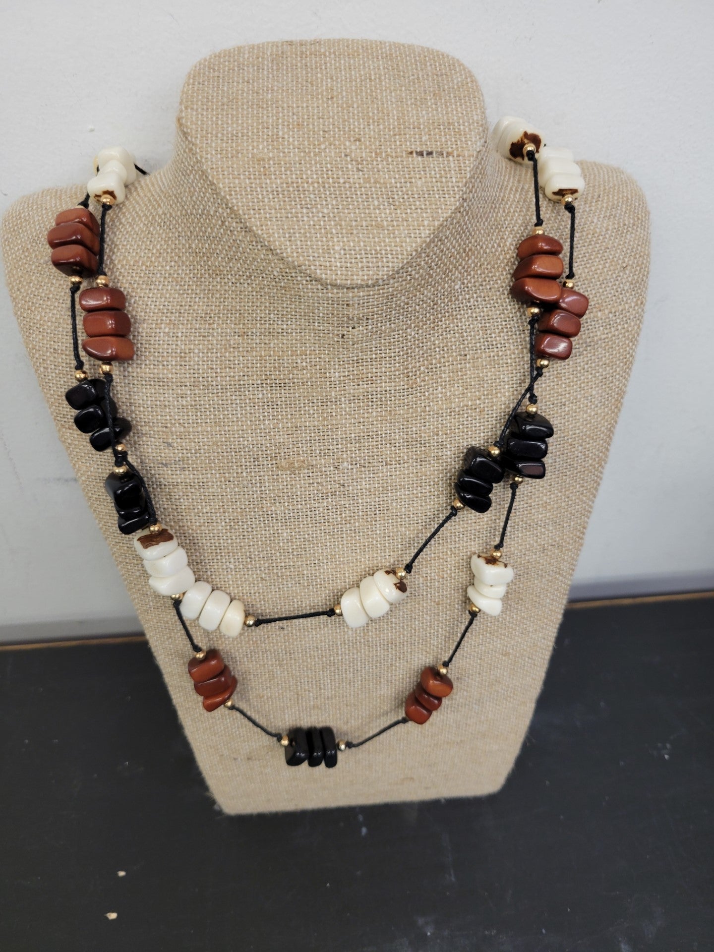 Tagua Necklace - LC259-ONC- black / brown / cream 